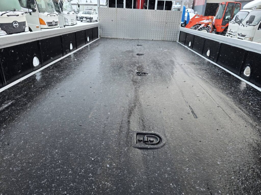 平成30年　いすゞ　フォワード　４トン４段クレーンワイドロング　差し違い・ﾗｼﾞｺﾝ・ﾍﾞｯﾄﾞ付（車検令和8年10月）