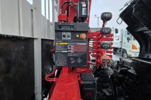 サムネイル: 平成30年　いすゞ　フォワード　４トン４段クレーンワイドロング　差し違い・ﾗｼﾞｺﾝ・ﾍﾞｯﾄﾞ付（車検令和8年10月）