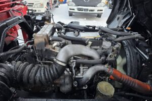 サムネイル: 平成30年　いすゞ　フォワード　４トン４段クレーンワイドロング　差し違い・ﾗｼﾞｺﾝ・ﾍﾞｯﾄﾞ付（車検令和8年10月）