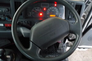 サムネイル: 平成24年　エルフ 14.5ｍ高所作業車　★電工仕様★絶縁バケット★ウインチ★車検令和8年3月★