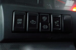 サムネイル: 平成24年　エルフ 14.5ｍ高所作業車　★電工仕様★絶縁バケット★ウインチ★車検令和8年3月★