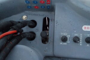 サムネイル: 平成24年　エルフ 14.5ｍ高所作業車　★電工仕様★絶縁バケット★ウインチ★車検令和8年3月★