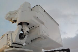 サムネイル: 平成24年　エルフ 14.5ｍ高所作業車　★電工仕様★絶縁バケット★ウインチ★車検令和8年3月★