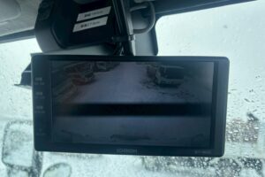 サムネイル: 令和１年　日野　デュトロ　３トンパネルバン　4WD　荷箱内仕切り付・左右サイドドア（車検1年付）