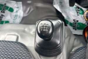 サムネイル: 令和１年　日野　デュトロ　３トンパネルバン　4WD　荷箱内仕切り付・左右サイドドア（車検1年付）