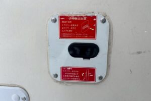 サムネイル: 令和１年　日野　デュトロ　３トンパネルバン　4WD　荷箱内仕切り付・左右サイドドア（車検1年付）