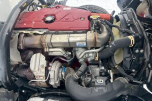 サムネイル: 令和１年　日野　デュトロ　３トンパネルバン　4WD　荷箱内仕切り付・左右サイドドア（車検1年付）