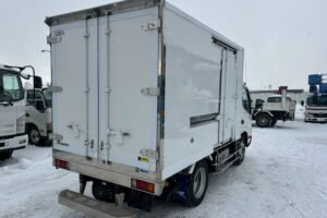 サムネイル: 令和１年　日野　デュトロ　３トンパネルバン　4WD　荷箱内仕切り付・左右サイドドア（車検1年付）