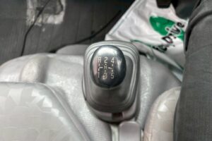 サムネイル: 平成19年　いすゞ　エルフ　9.9ｍ高所作業車　FRPバケット　★張り出し不要アウトリガー・後方格納★（車検2年付）