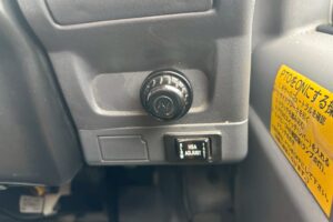 サムネイル: 平成19年　いすゞ　エルフ　9.9ｍ高所作業車　FRPバケット　★張り出し不要アウトリガー・後方格納★（車検2年付）