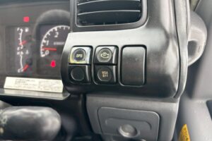 サムネイル: 平成19年　いすゞ　エルフ　9.9ｍ高所作業車　FRPバケット　★張り出し不要アウトリガー・後方格納★（車検2年付）