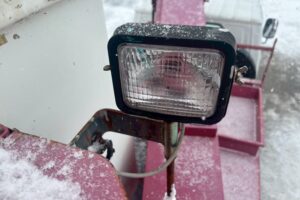 サムネイル: 平成19年　いすゞ　エルフ　9.9ｍ高所作業車　FRPバケット　★張り出し不要アウトリガー・後方格納★（車検2年付）