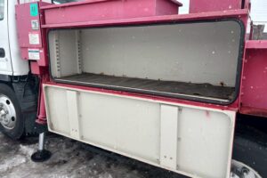 サムネイル: 平成19年　いすゞ　エルフ　9.9ｍ高所作業車　FRPバケット　★張り出し不要アウトリガー・後方格納★（車検2年付）