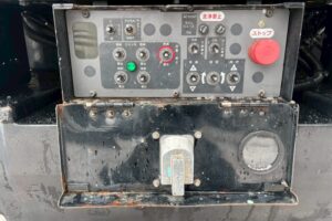 サムネイル: 平成19年　いすゞ　エルフ　9.9ｍ高所作業車　FRPバケット　★張り出し不要アウトリガー・後方格納★（車検2年付）