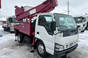 サムネイル: 平成19年　いすゞ　エルフ　9.9ｍ高所作業車　FRPバケット　★張り出し不要アウトリガー・後方格納★（車検2年付）