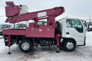 サムネイル: 平成19年　いすゞ　エルフ　9.9ｍ高所作業車　FRPバケット　★張り出し不要アウトリガー・後方格納★（車検2年付）