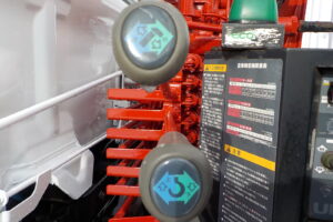 サムネイル: 平成20年　レンジャー 4ｔ4段クレーンロング　★ラジコン★フックイン★荷台内寸548㎝×211㎝★