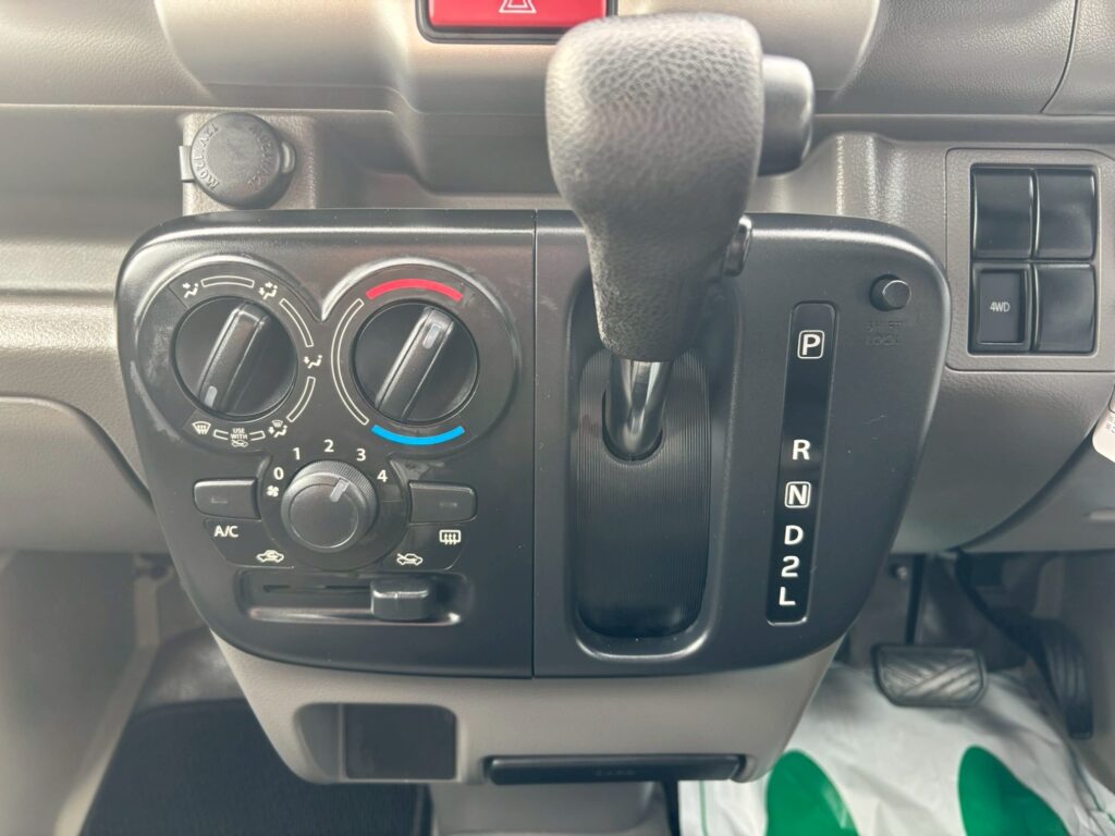 令和6年　スズキ　エブリィ軽バン　4WD・ハイルーフ・オートマ（車検整備付）