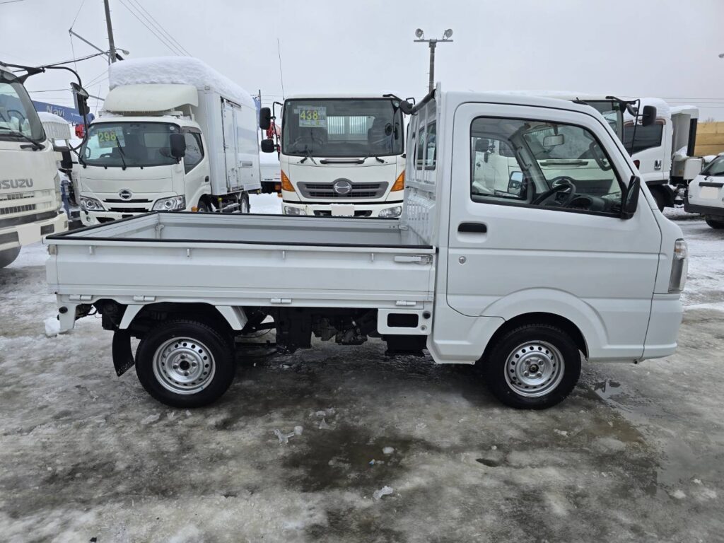 令和２年　スズキ　キャリィ　軽トラック　４WD・オートマ車（車検2年付）