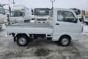 サムネイル: 令和２年　スズキ　キャリィ　軽トラック　４WD・オートマ車（車検2年付）