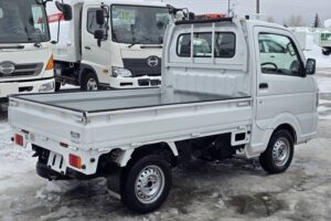 サムネイル: 令和２年　スズキ　キャリィ　軽トラック　４WD・オートマ車（車検2年付）