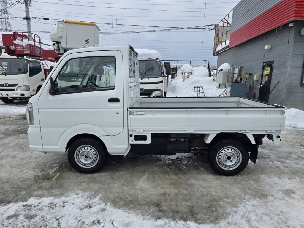令和２年　スズキ　キャリィ　軽トラック　４WD・オートマ車（車検2年付）