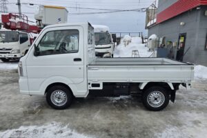 サムネイル: 令和２年　スズキ　キャリィ　軽トラック　４WD・オートマ車（車検2年付）