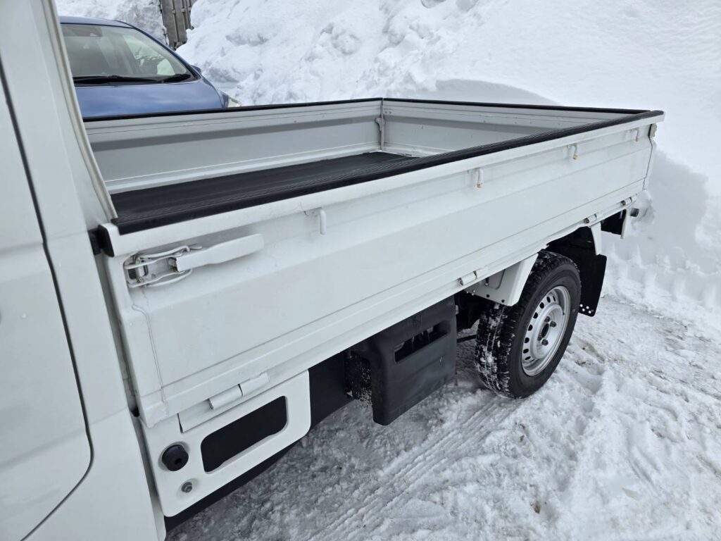 令和２年　スズキ　キャリィ　軽トラック　４WD・オートマ車（車検2年付）