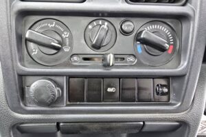 サムネイル: 令和２年　スズキ　キャリィ　軽トラック　４WD・オートマ車（車検2年付）