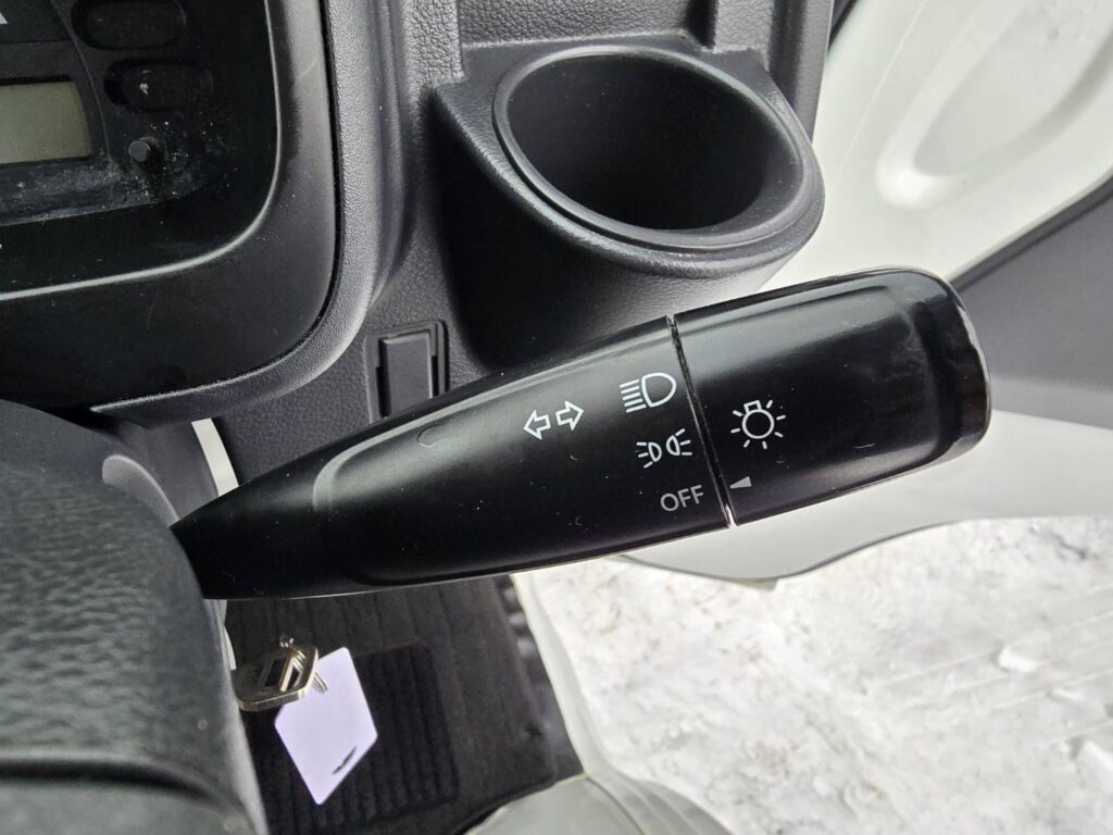 令和２年　スズキ　キャリィ　軽トラック　４WD・オートマ車（車検2年付）