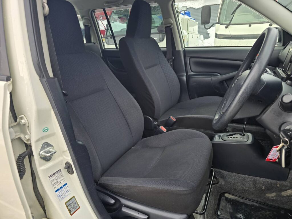 平成28年　トヨタ　プロボックスバン　GL　4WD・小型貨物（4ナンバー）（車検1年付）