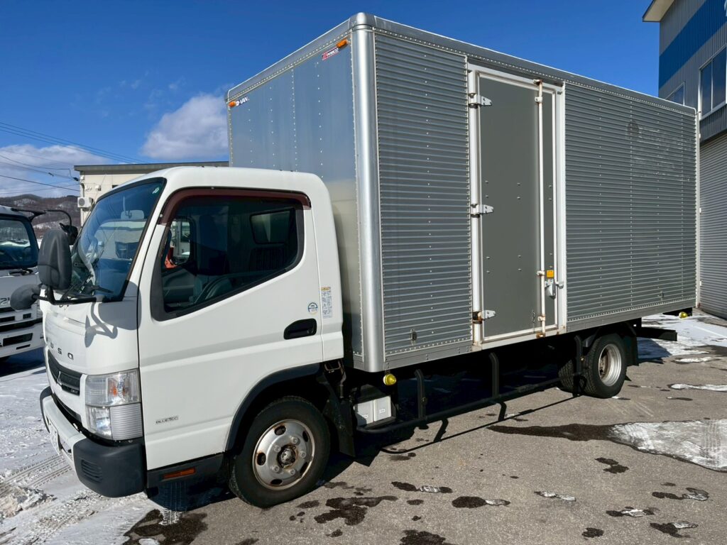 平成28年式　三菱キャンター　アルミバン　４WD　ワイドロング　サイドドア付　（車検1年付き）