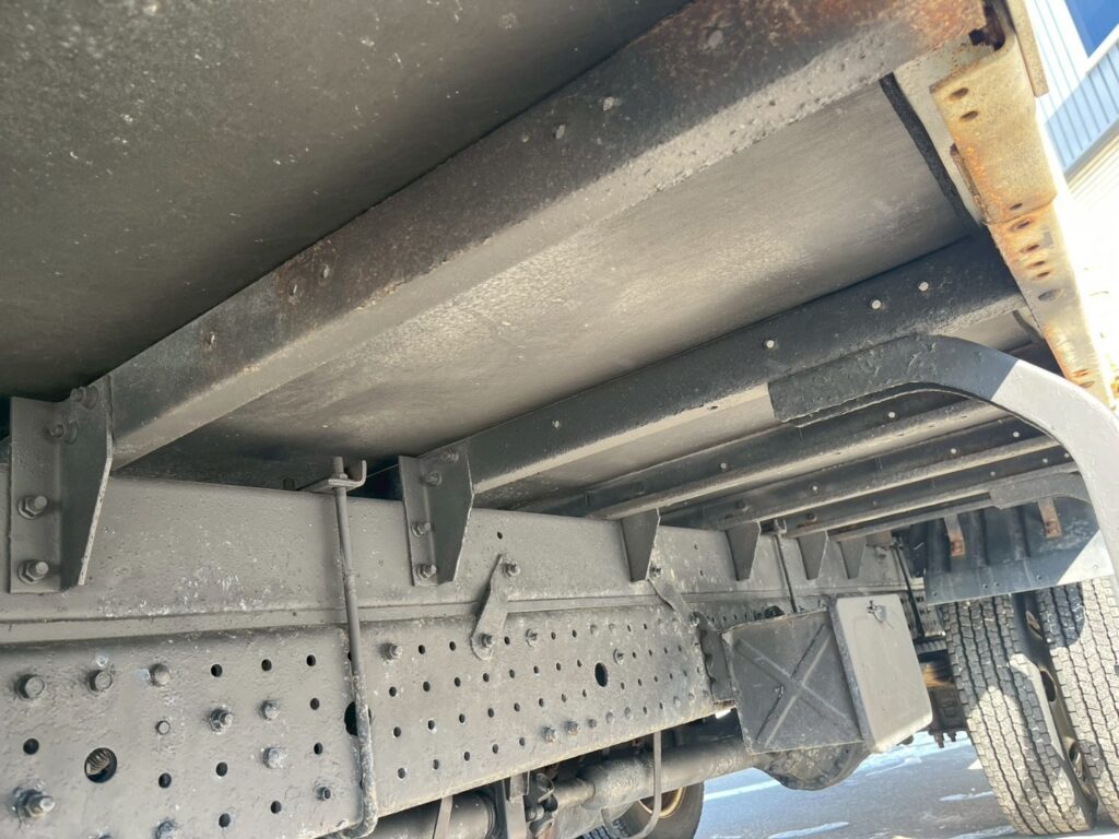 平成28年式　三菱キャンター　アルミバン　４WD　ワイドロング　サイドドア付　（車検1年付き）