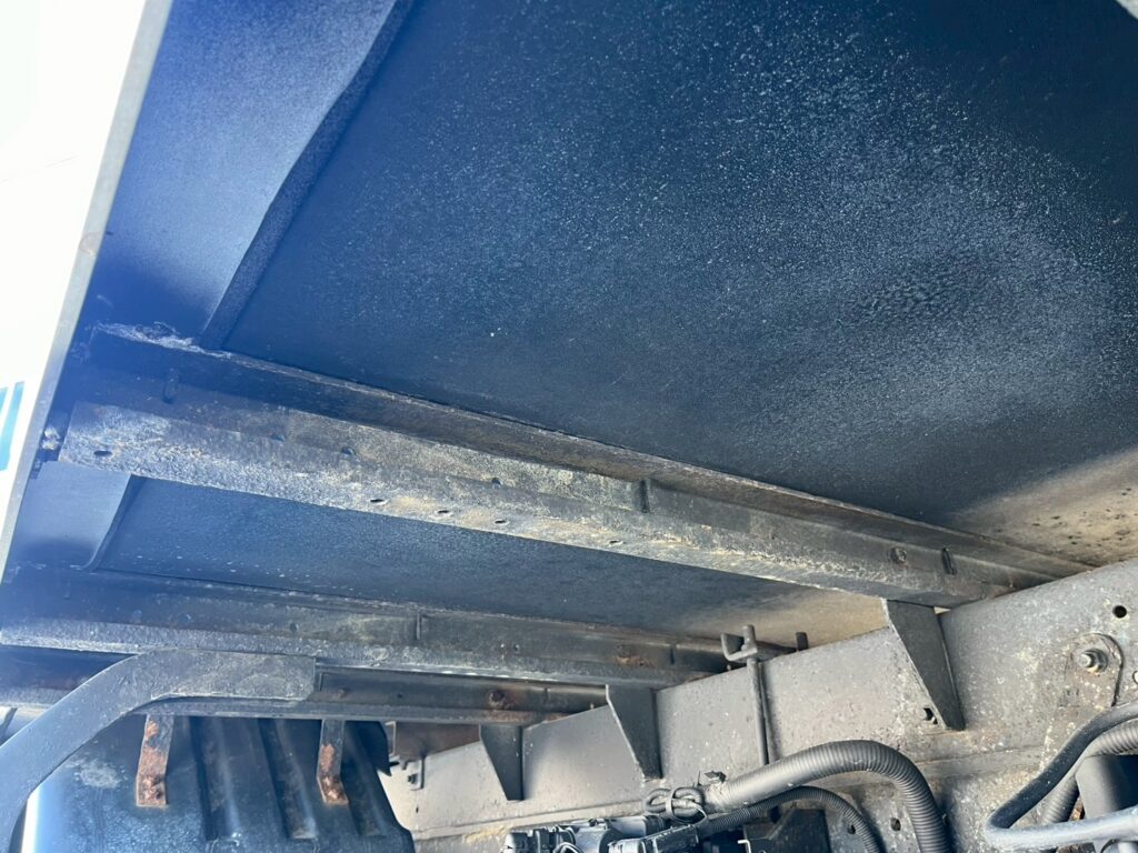 平成28年式　三菱キャンター　アルミバン　４WD　ワイドロング　サイドドア付　（車検1年付き）