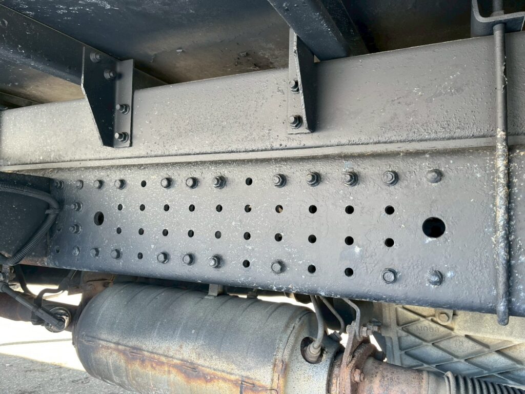 平成28年式　三菱キャンター　アルミバン　４WD　ワイドロング　サイドドア付　（車検1年付き）