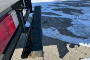 サムネイル: 平成28年式　三菱キャンター　アルミバン　４WD　ワイドロング　サイドドア付　（車検1年付き）