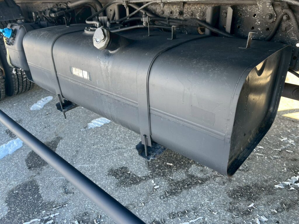 平成28年式　三菱キャンター　アルミバン　４WD　ワイドロング　サイドドア付　（車検1年付き）