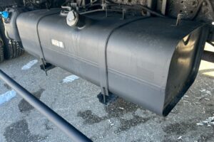 サムネイル: 平成28年式　三菱キャンター　アルミバン　４WD　ワイドロング　サイドドア付　（車検1年付き）