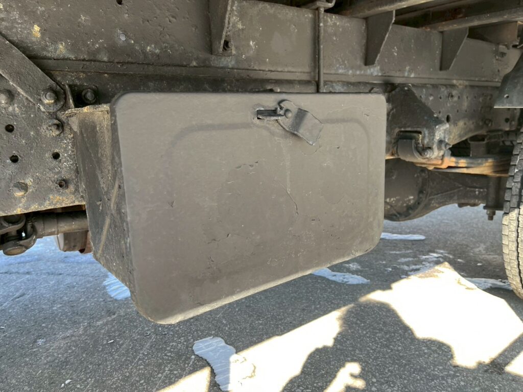 平成28年式　三菱キャンター　アルミバン　４WD　ワイドロング　サイドドア付　（車検1年付き）