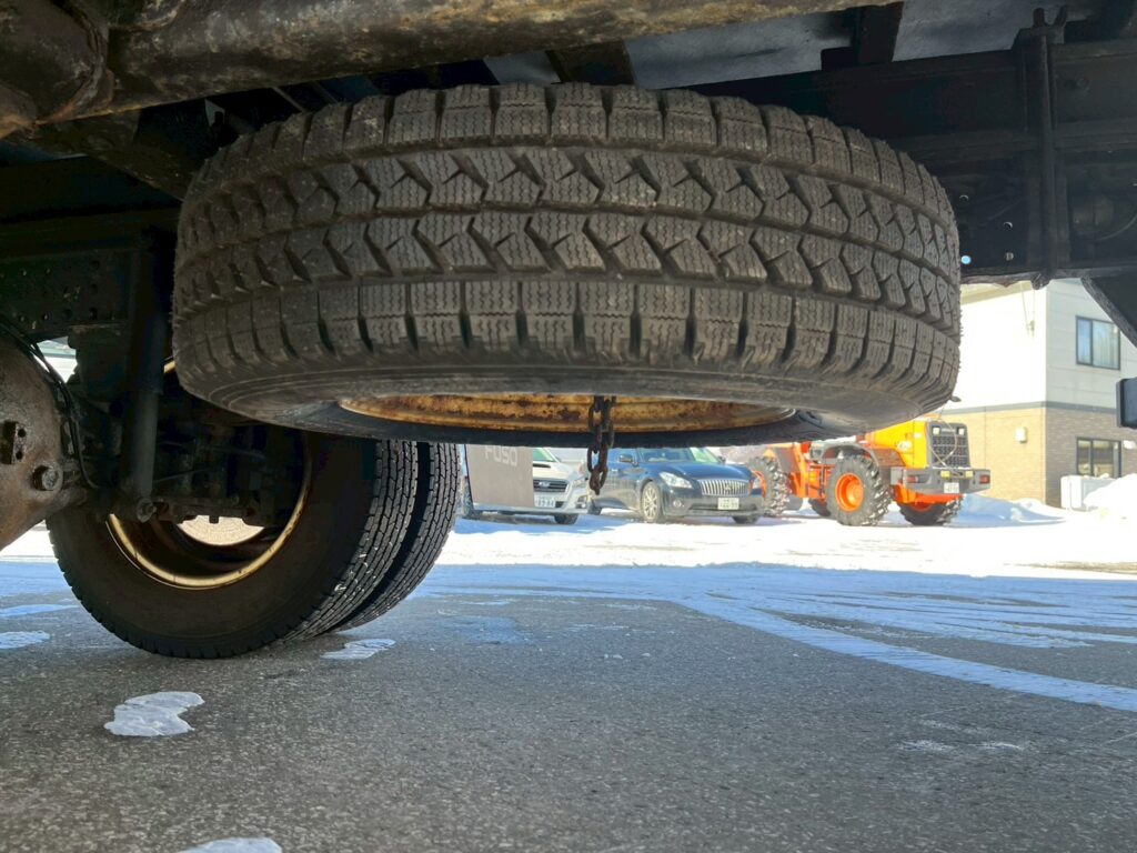 平成28年式　三菱キャンター　アルミバン　４WD　ワイドロング　サイドドア付　（車検1年付き）