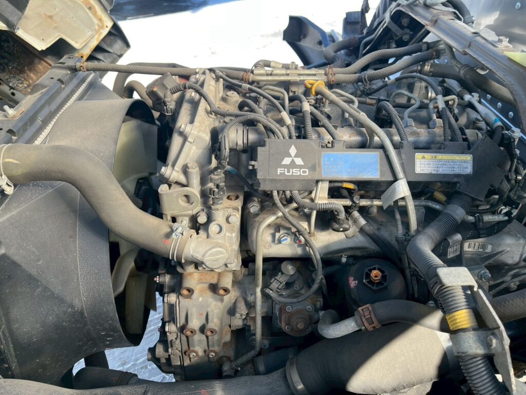 平成28年式　三菱キャンター　アルミバン　４WD　ワイドロング　サイドドア付　（車検1年付き）