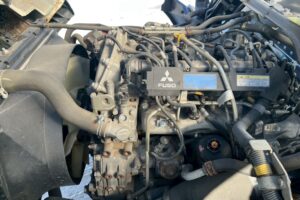 サムネイル: 平成28年式　三菱キャンター　アルミバン　４WD　ワイドロング　サイドドア付　（車検1年付き）