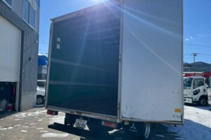 サムネイル: 平成28年式　三菱キャンター　アルミバン　４WD　ワイドロング　サイドドア付　（車検1年付き）