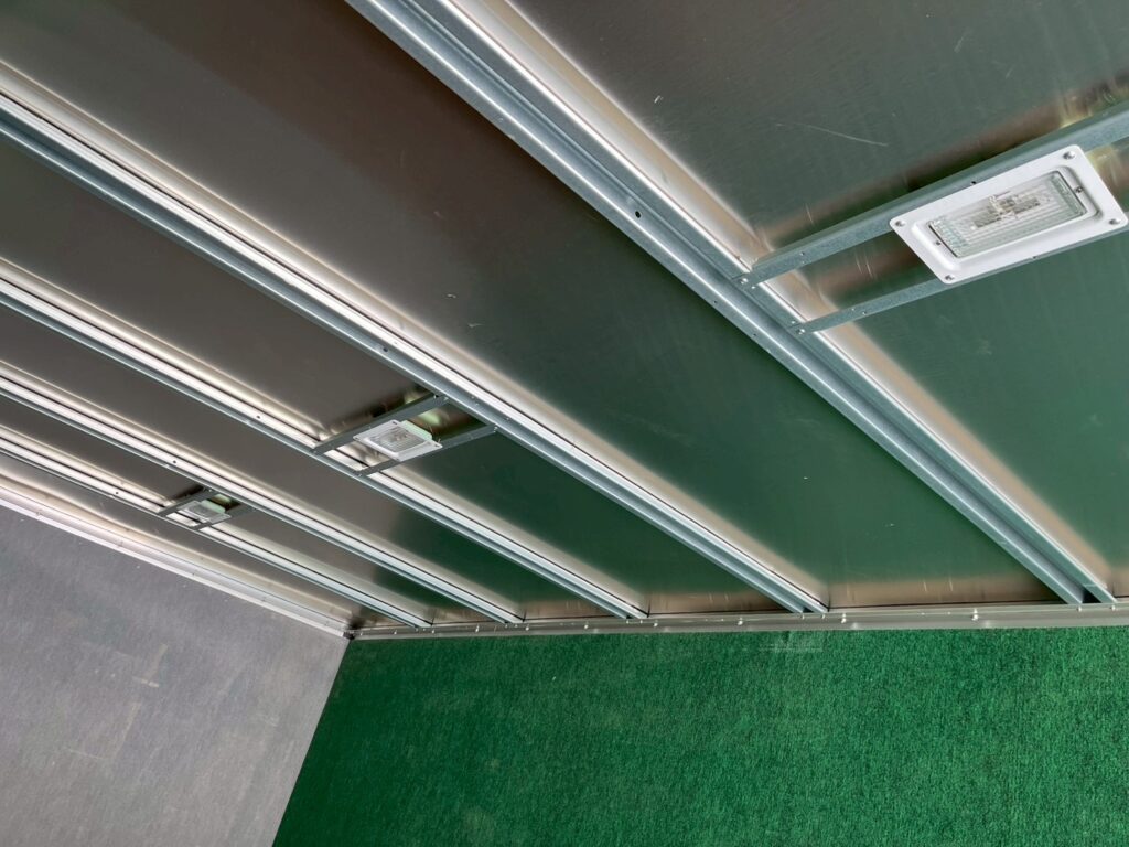 平成28年式　三菱キャンター　アルミバン　４WD　ワイドロング　サイドドア付　（車検1年付き）