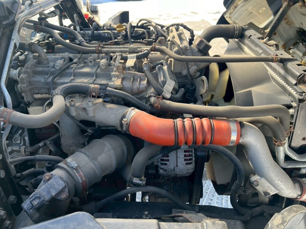 平成28年式　三菱キャンター　アルミバン　４WD　ワイドロング　サイドドア付　（車検1年付き）