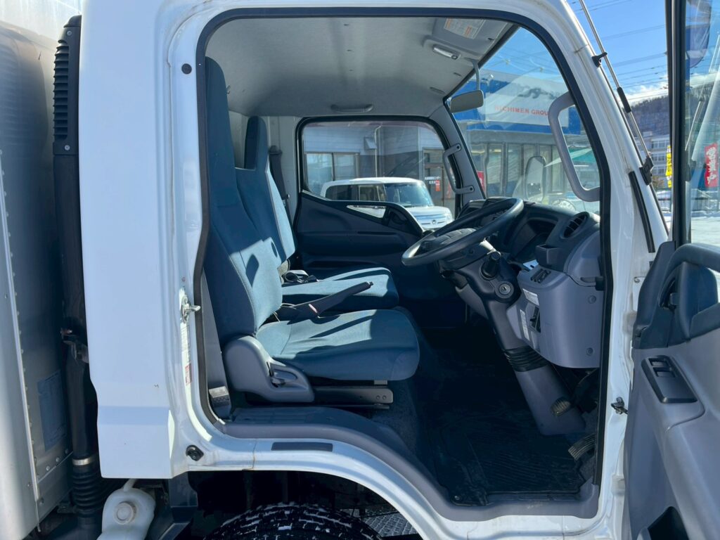 平成28年式　三菱キャンター　アルミバン　４WD　ワイドロング　サイドドア付　（車検1年付き）