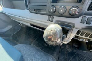 サムネイル: 平成28年式　三菱キャンター　アルミバン　４WD　ワイドロング　サイドドア付　（車検1年付き）