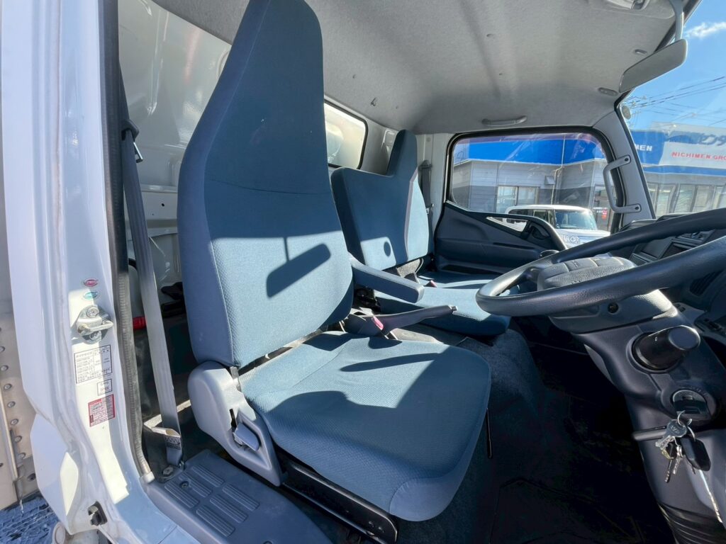 平成28年式　三菱キャンター　アルミバン　４WD　ワイドロング　サイドドア付　（車検1年付き）