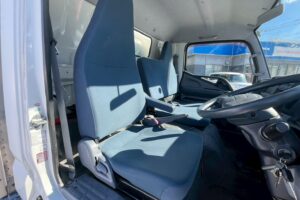 サムネイル: 平成28年式　三菱キャンター　アルミバン　４WD　ワイドロング　サイドドア付　（車検1年付き）