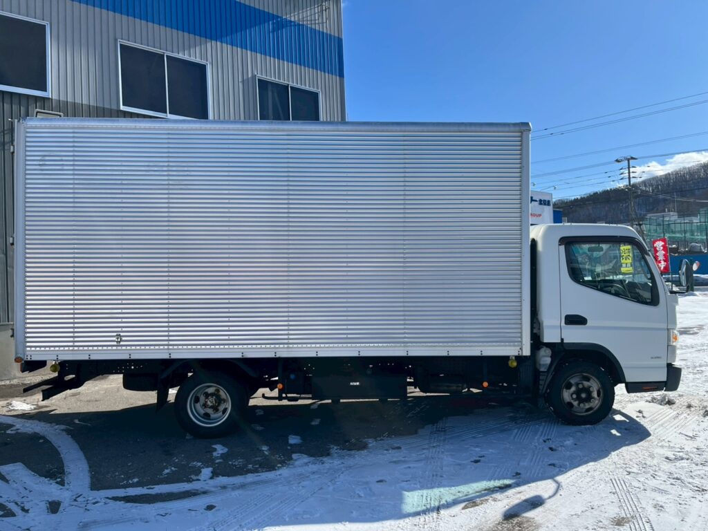 平成28年式　三菱キャンター　アルミバン　４WD　ワイドロング　サイドドア付　（車検1年付き）